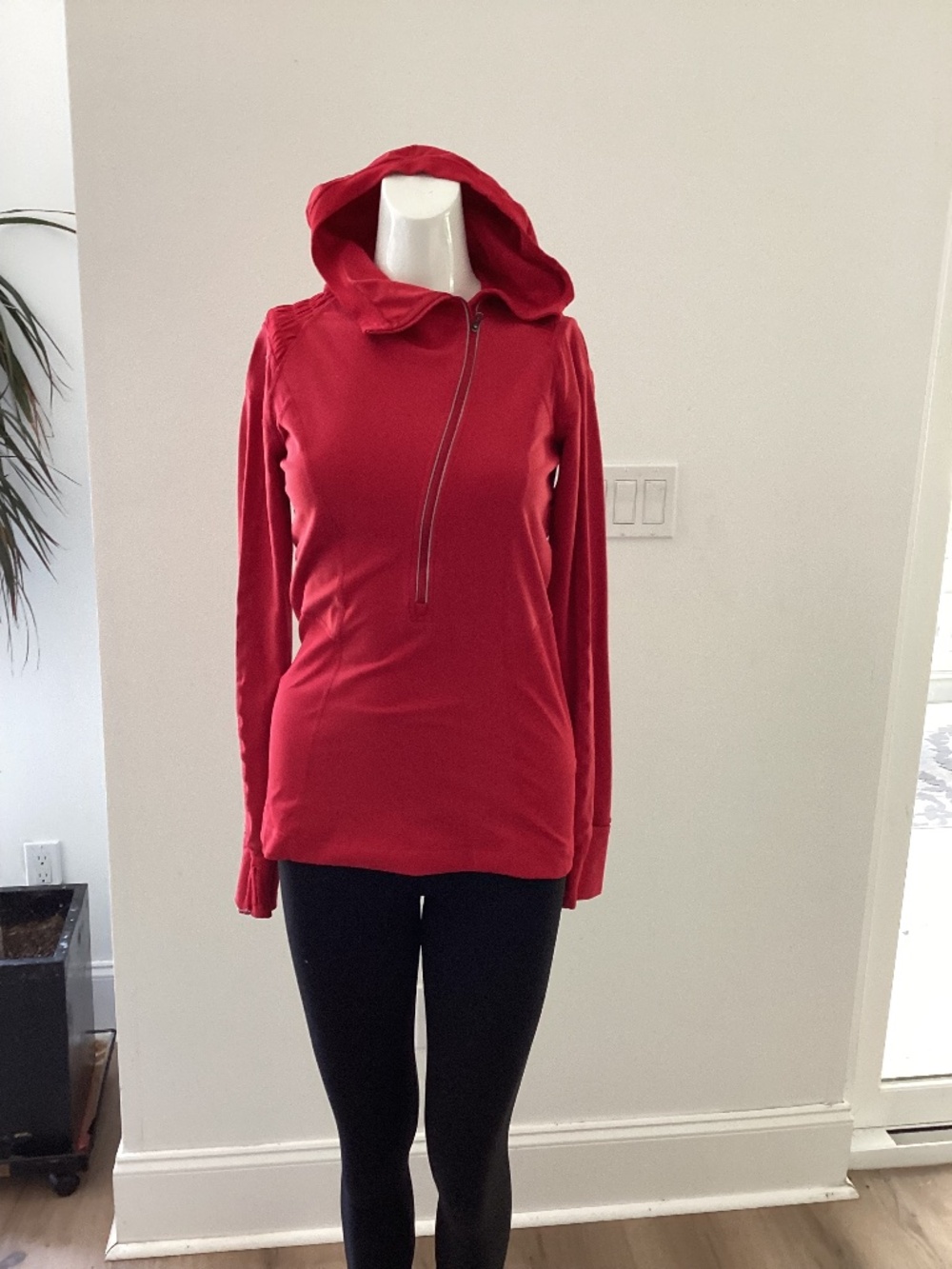 Lululemon Run Stay Warm Red Asymmetrical Zip Hoodie Hoodie SZ 6 Athleisure